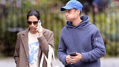 Huma Abedin And Anthony Weiner Spotted Together In Rare Photos Strolling In Nyc Ahead Of Book
