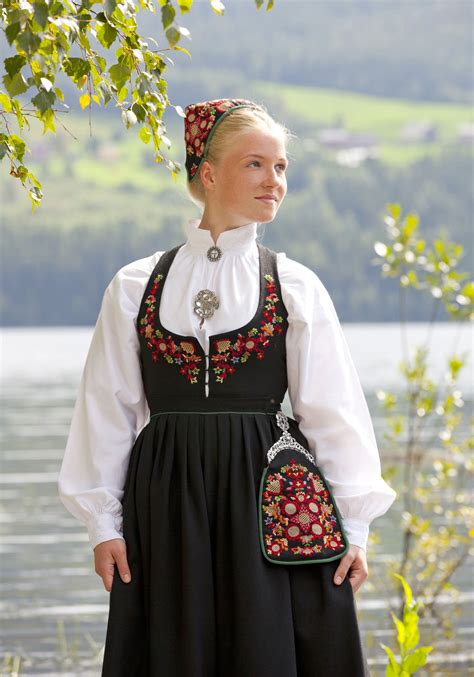 norsk bunad från valdres kläder duk kvinnor