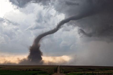 Pictures Of Thunderstorms And Tornadoes