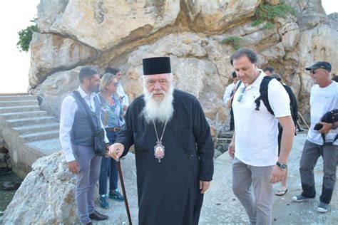 Οι έριδες μεταξύ στρατού και πολιτικών δεν επέτρεψαν την αποστολή εφοδίων και το σχέδιο εγκαταλείφθηκε στις 17 απριλίου. Ο Αρχιεπίσκοπος στην Άμπελο του Κορινθιακού για την Αγία ...