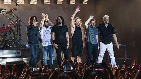 Foo fighters is an american rock band, formed in seattle in 1994. Times Like These FOO FIGHTERS Song ☝ Dave Grohl VS Covid ...