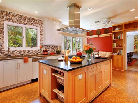 This guide will help you find the right hue to pair with oak cabinets. Photo Page | HGTV