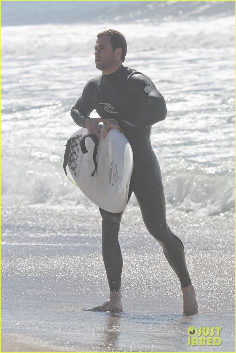 Chris Hemsworths Muscles Bulge Out Of His Tight Wetsuit Photo 3068892 Chris Hemsworth Photos