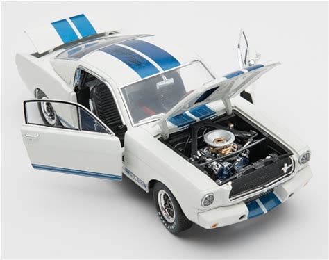 118 1965 White Shelby Mustang Gt350r Diecast W Cs Signature