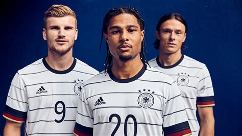 Juli 2021 in zehn europäischen städten und einer asiatischen stadt (baku) statt. Nationalmannschaft: So sieht das neue Trikot der DFB-Stars ...