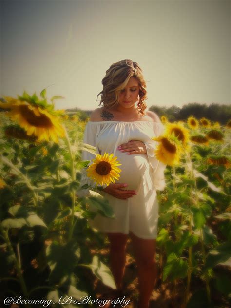 Sunflower Maternity Shoot. | Fall maternity pictures, Maternity photography poses, Maternity ...