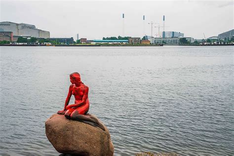 Little Mermaid Smeared In Red In Protest Against Whaling In Copenhagen