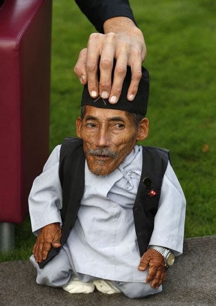 Worlds Tallest Man Meets Worlds Shortest Man 4 Cn