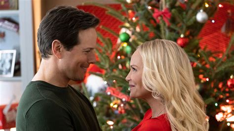 Hallmark Channel Says Lgbtq Stories Will Now Be Included In Christmas