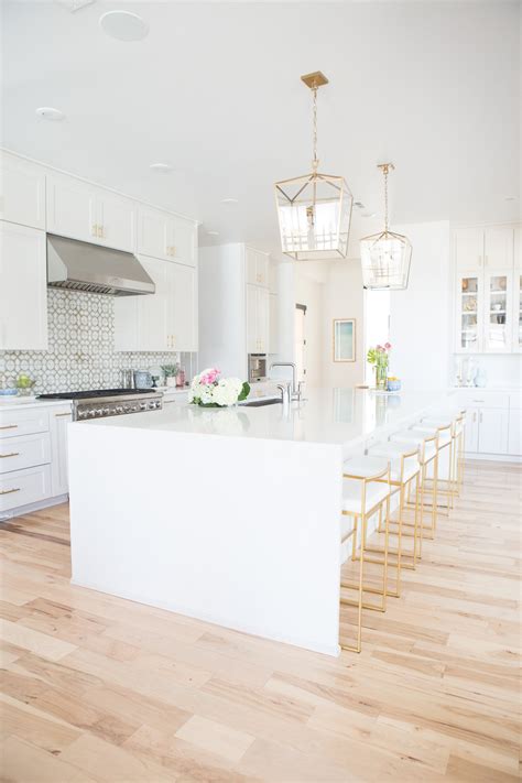 You will be sure to find one that's perfect for your kitchen. Affordable Ceramic Patterned Tile Backsplash-1-4 - CC & Mike