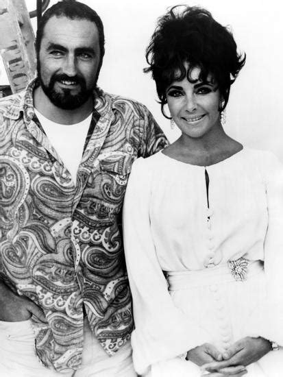 On The Set Elizabeth Taylor And His Brother Howard Boom