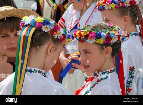 Ukrainian Dancers In Traditional Cultural Costumes Stock Photo Alamy