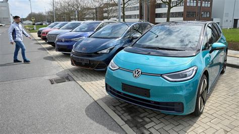 VW Konzern steigert Verkäufe im November Jahresbilanz weiter im Minus