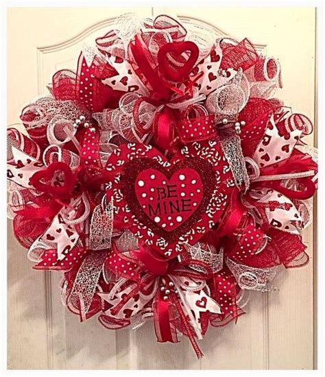 54 Elegant Wreath Ideas For Your Valentines Day Decoration In 2020 Valentine Wreath Diy