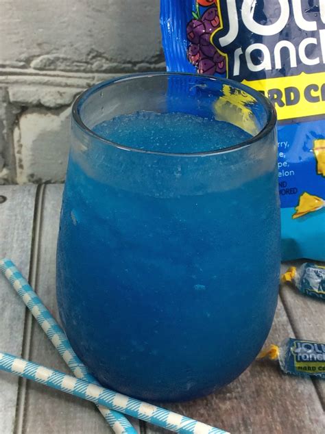 Delightful Drinks To Mix With Blue Raspberry Vodka