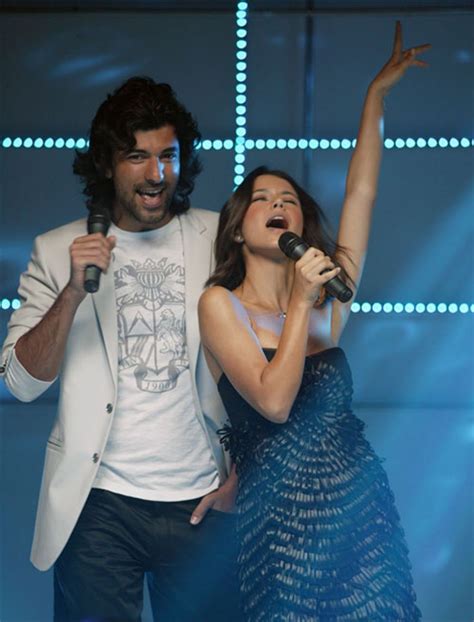 Beren Saat And Engin Akyürek Singing Song Together Engin Akyürek Celebrities Turkish Pop