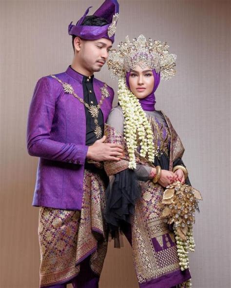 Model kebaya songket kebaya muslim pengantin kamini id. Baju Pengantin Songket Elfira Loy Memang Wow! | Blog ...