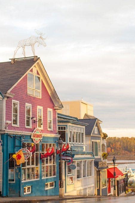 The Prettiest Small Towns In New England Via Purewow Beach Town