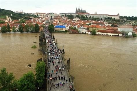 Přesný popis stavu aktuálního počasí je nezbytný pro. Povodně v Praze dne 2.června 2013