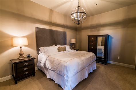 635 College St, Bowling Green, KY 42101 - The Kentucky Grand Hotel