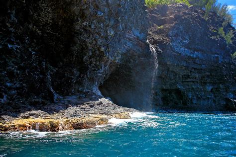 Image Result For Waiahuakua Cave Kauai Hawaii Sea Cave Kauai Hawaii