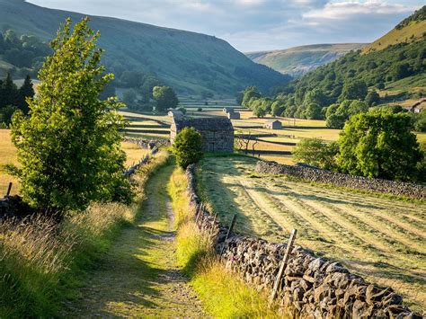 A View Into Upper Swaledale Yorkshire Dales Beautiful Landscapes