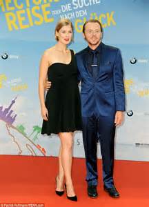 Rosamund Pike Cosies Up To Simon Pegg At Hector And The Search For