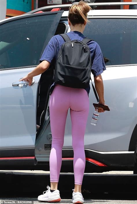 Aubrey Plaza Is Pretty In Pink As She Steps Out In La Casual Sporty