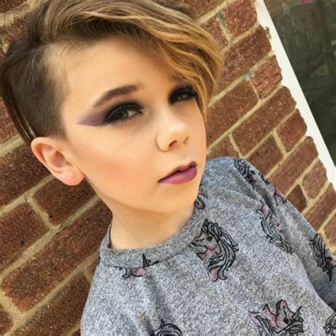 Accueil > chambre enfant > chambre garçon de 9 ans. Ce petit garçon de 10 ans pratique l'art du maquillage ...
