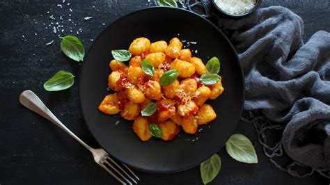 How To Quickly Turn Leftover Mashed Potatoes Into Gnocchi
