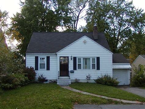 Maybe you would like to learn more about one of these? lower middle class homes - Google Search | American houses ...