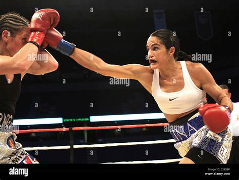 Peruvian Boxer Kina Malpartida R Fights Against British Lindsay