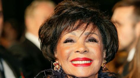 Dame Shirley Bassey Inks Exclusive Record Deal With Decca Records