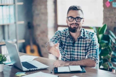 Conceito Da Entrevista De Trabalho Bem Sucedida Retrato De Alegre Feliz