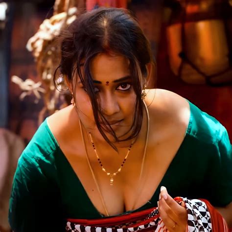 Bhavana Very Hot Saree Drop From The Movie Rdx Love Hd Photos