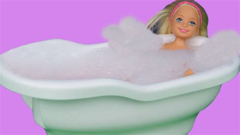 BUBBLE BATH CHELSEA Sings Splashes And Plays With BATH Toys Skipper