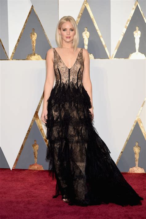 Love It Or Hate It Cate Blanchetts Oscars Dress Is Something To Talk