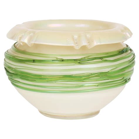 Palme König Art Nouveau Green Trailed Thread Design Iridescent Glass Bowl For Sale At 1stdibs