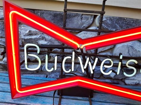 Budweiser Beer Neon Light Bar Pub Bud Vintage Sign Lighted Red Bow Tie
