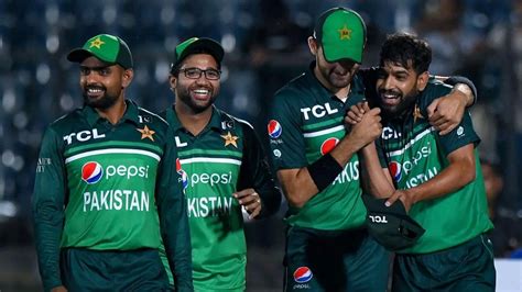 Pakistani Players Depart India In Two Groups After World Cup