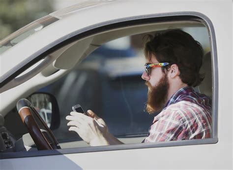 Survey Finds People Text And Drive Knowing Dangers The Daily Universe