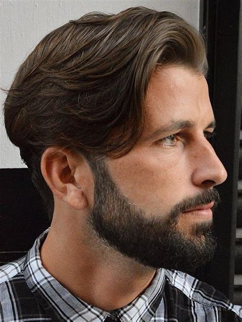Great Swept Wavy Hairstyles For Men