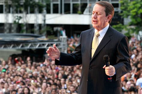 Soares que é conhecido em todo o brasil por conta dos seus programas e cultos na tv, e por ser líder da igreja internacional da graça. Pastor R.R. Soares pede doações de fiéis por transferência ...