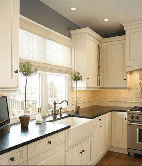 These antique white kitchen cabinets never go out of style. 25+ Antique White Kitchen Cabinets With Beautiful and Elegant Design