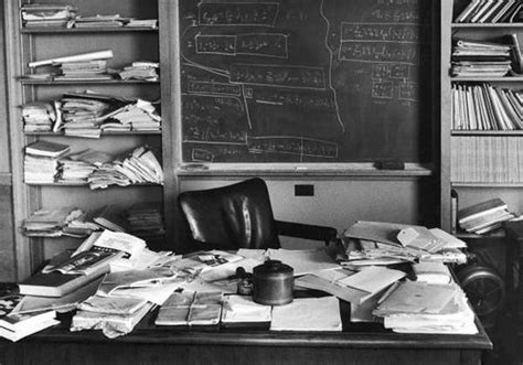 Fogonazos El Desordenado Escritorio De Albert Einstein 1955