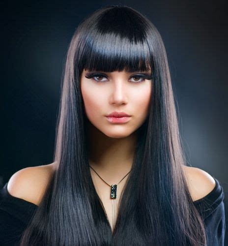 24 Flattering Dark Hair Colors For Every Skin Tone Langhaarfrisuren Haarfarben Kurzhaarfrisuren