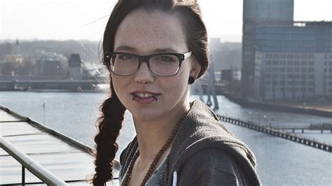 An Wen Kuschelt Sich Stefanie Heinzmann Promiflashde