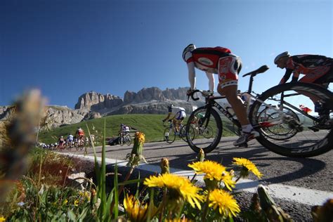 National geographic described it as one of the biggest, most passionate, and most chaotic bike races on earth. en.wikipedia.org ITALIAN CYCLING JOURNAL: 2011 Maratona dles Dolomites