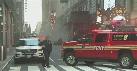 Manhole Explosion Sends People Into Panic In Times Square CBS New York