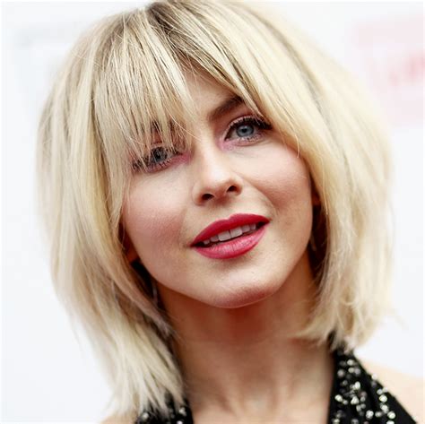 Kurzhaarfrisuren gehören zu den frisurentrends 2020! Julianne Hough in 2020 | Haircuts with bangs, Thick hair ...
